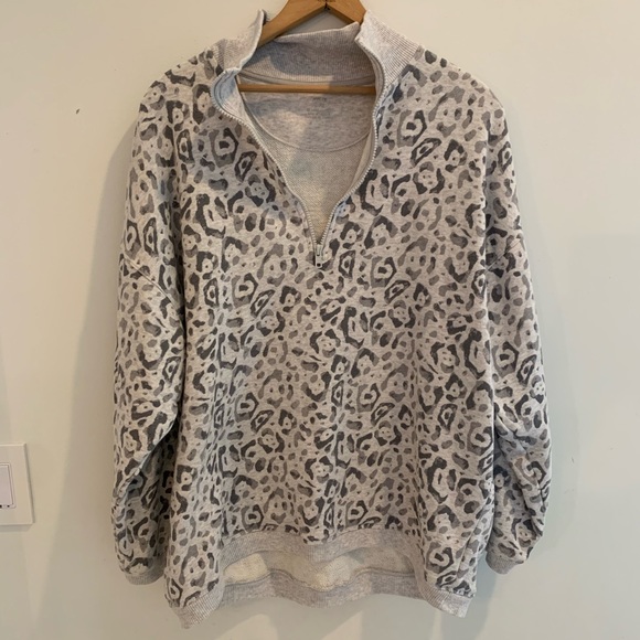aerie Tops - EUC aerie quarter zip gray leopard oversize sweatshirt Medium